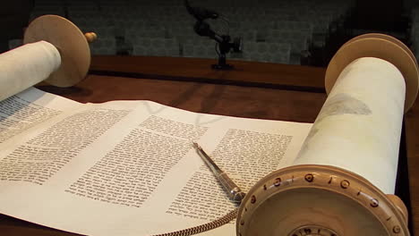 Yad-Points-to-Hebrew-in-Torah-on-Bimah