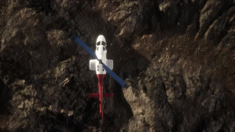 helicóptero en cámara lenta sobre el desierto rocoso