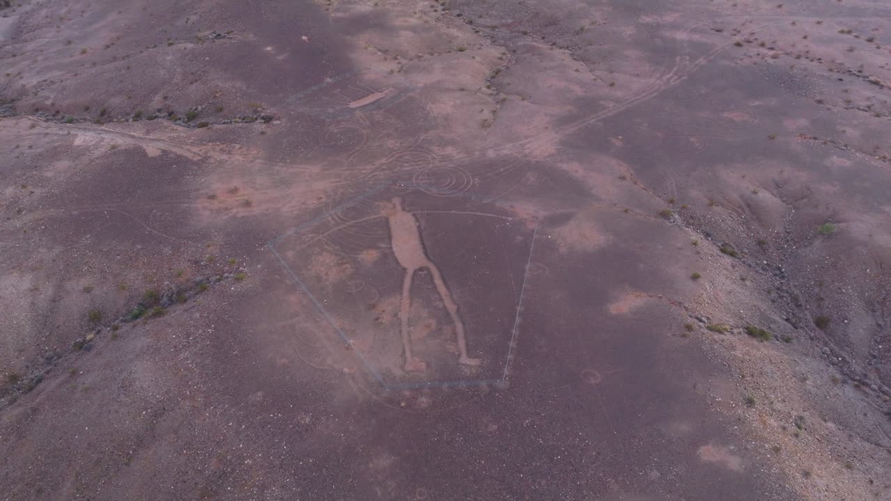 블라이 인테글리오 (blythe intaglio) 는 아리조나의 소노라 사막에서 고대 지오글리프의 항공 드론 영상입니다.