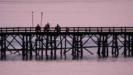 The-Mon-Bridge-is-an-old-wooden-bridge-located-in-Sangkla,-Thailand