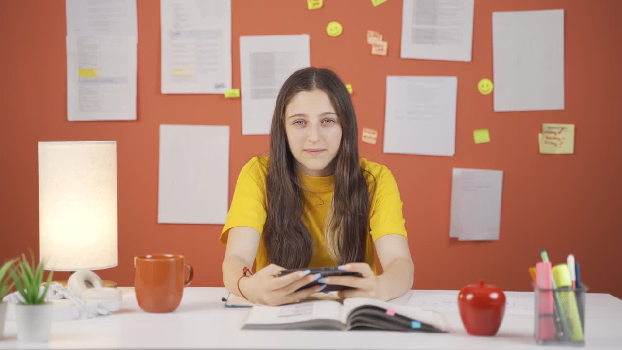 niña jugando juegos en casa.