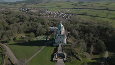 Ashton-Memorial-Monument-En-Williamson-Park-Lancaster-Reino-Unido-Enfoque-Frontal-Y-Panorámica-Hacia-Abajo