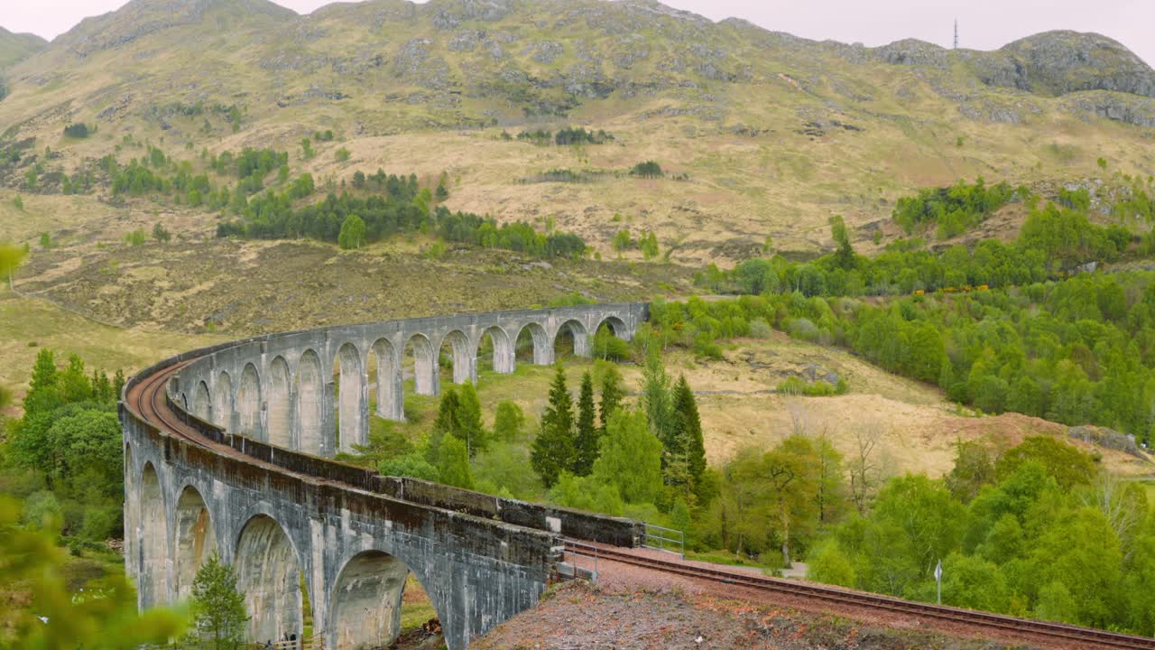 Zoom on the Glenfinnan bridge