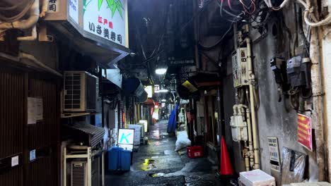exploring the backstreets of japan at night