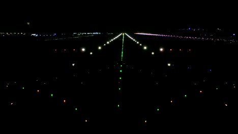 torre de control de tráfico aéreo desde el nuevo aeropuerto de estambul.