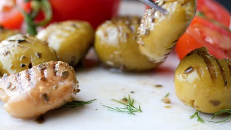 grilled potatoes with tomatoes