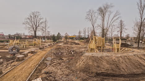 Landschaftsgestaltung-Eines-Stadtparks-Und-Spielplatzes-Vom-Winter-Bis-Zum-Sommer-–-Langzeitzeitraffer