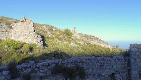 Flying-through-drone-shot-of-a-building-ruin-at-Pueblo-Fantasma-in-Real-de-Catorce,-San-Luis-Potosi,-Mexico