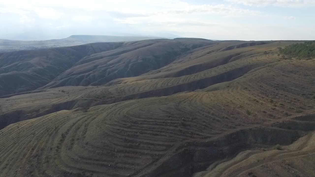 Vista aerea del paesaggio di colline terrazzate
