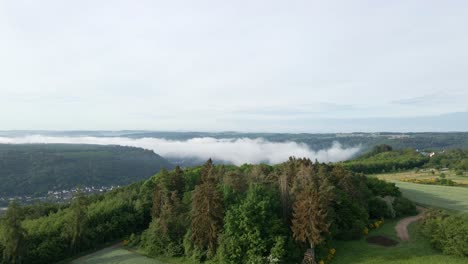 Cochem,-Renania-Palatinado-Escondido-Dentro-De-Un-Gigantesco-Valle-Fluvial-Al-Amanecer