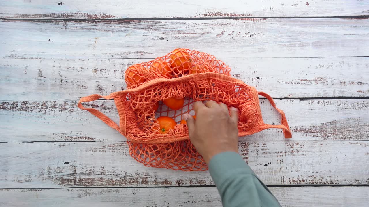 Tangerinas em um saco de malha