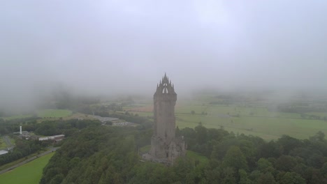 The-National-Wallace-Monument,-Stirling's-most-famous-landmark-standing-on-the-should-of-Abbey-Craig,-a-hilltop-overlooking-Stirling-in-Scotland