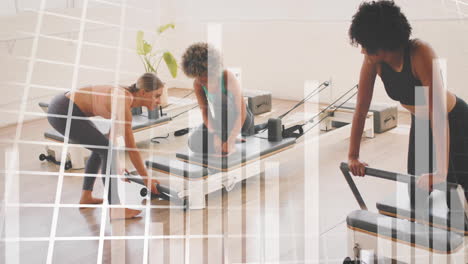 animación de visualización de datos de fitness sobre mujeres que hacen ejercicio en reformadores de pilates