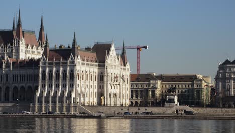 Budapest-city-center-view-with-Parliament-building-and-Danube-river-on-a-sunny-day,-gothic-architecture,-distant-medium-shot