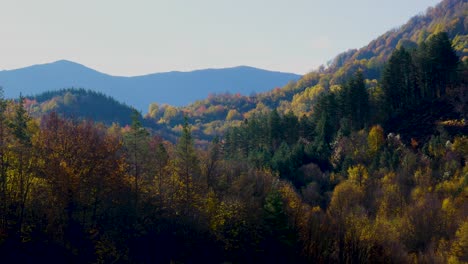 Paisaje-De-Montaña.-Otoño-En-Las-Montañas-De-Los-Balcanes,-Bulgaria