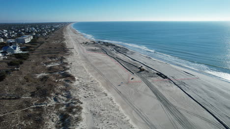 Drohnenaufnahmen-Von-Strandnahrungsmitteln-Oder-Das-Hinzufügen-Von-Sand-Oder-Sedimenten-Zu-Stränden-Zur-Bekämpfung-Der-Erosion-Können-Negative-Auswirkungen-Auf-Wildtiere-Und-Ökosysteme-Haben,-Weitwinkelaufnahme-Aus-Der-Luft