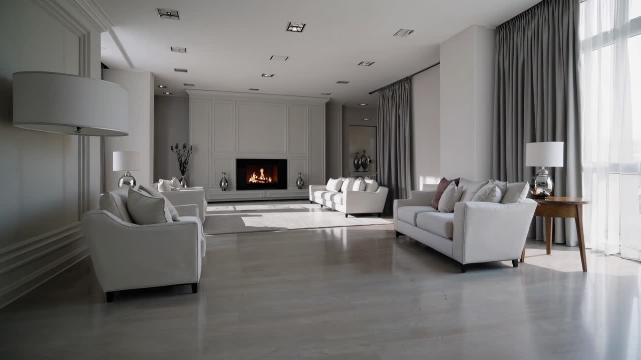 Širokoúhlý záběr moderního minimalistického obývacího pokoje v neutrálních tónech s velkými okny a útulným