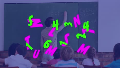 números y alfabetos cambiantes múltiples contra la maestra que enseña a los estudiantes en la escuela