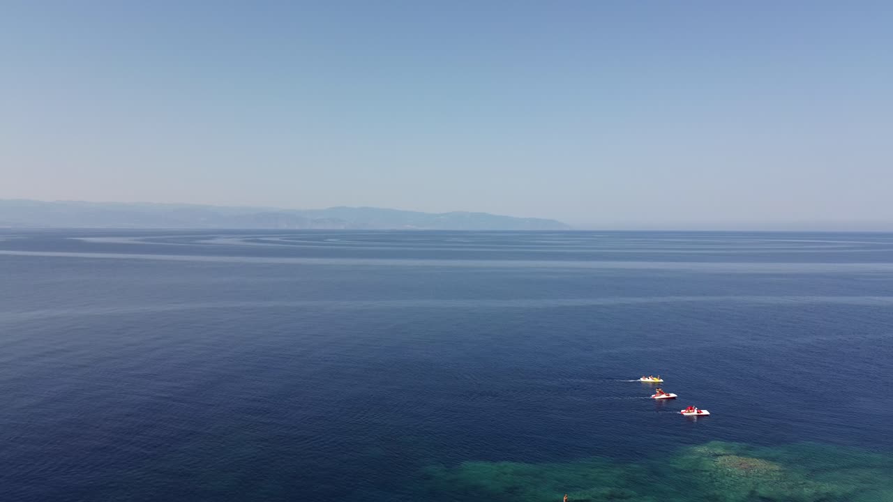 In the maritime shore in the most beautiful ocean i feel free and love