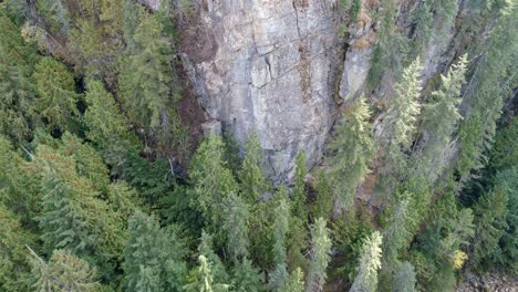 Climber-descending-from-a-rocky-cliff-4k