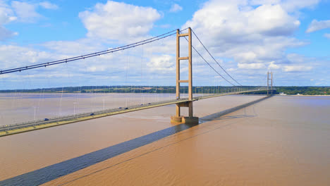 Un-Vídeo-Aéreo-Con-Drones-Destaca-El-Puente-Humber,-El-Duodécimo-Puente-De-Suspensión-De-Un-Solo-Tramo-Más-Grande-Del-Mundo.