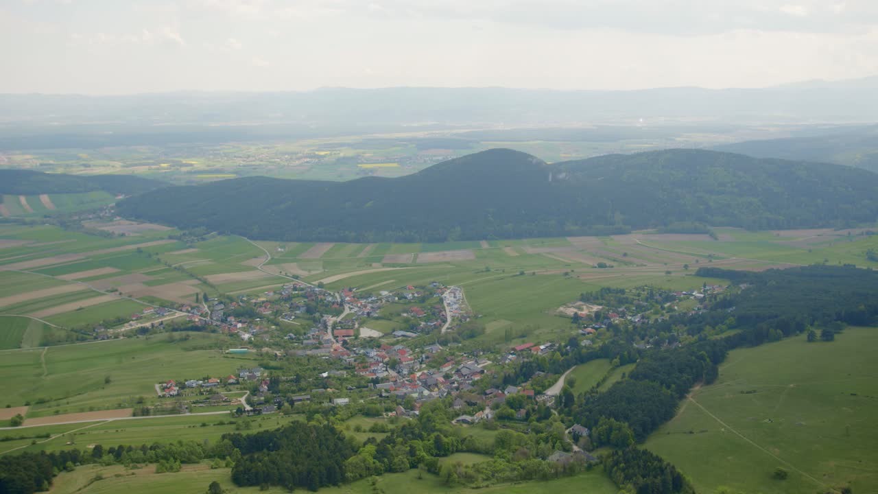 vista hacia el paisaje del pueblo desde "hohe wand"