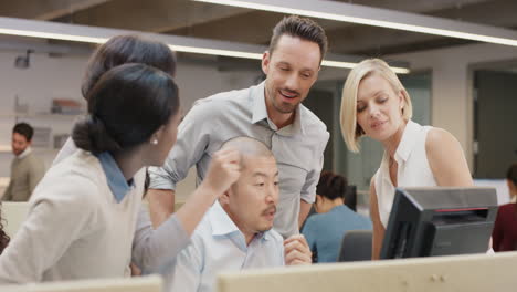 Creative-business-team-meeting-in-trendy-hipster-office-discussing-new-ideas.-Female-manager-or-colleague-giving-direction.