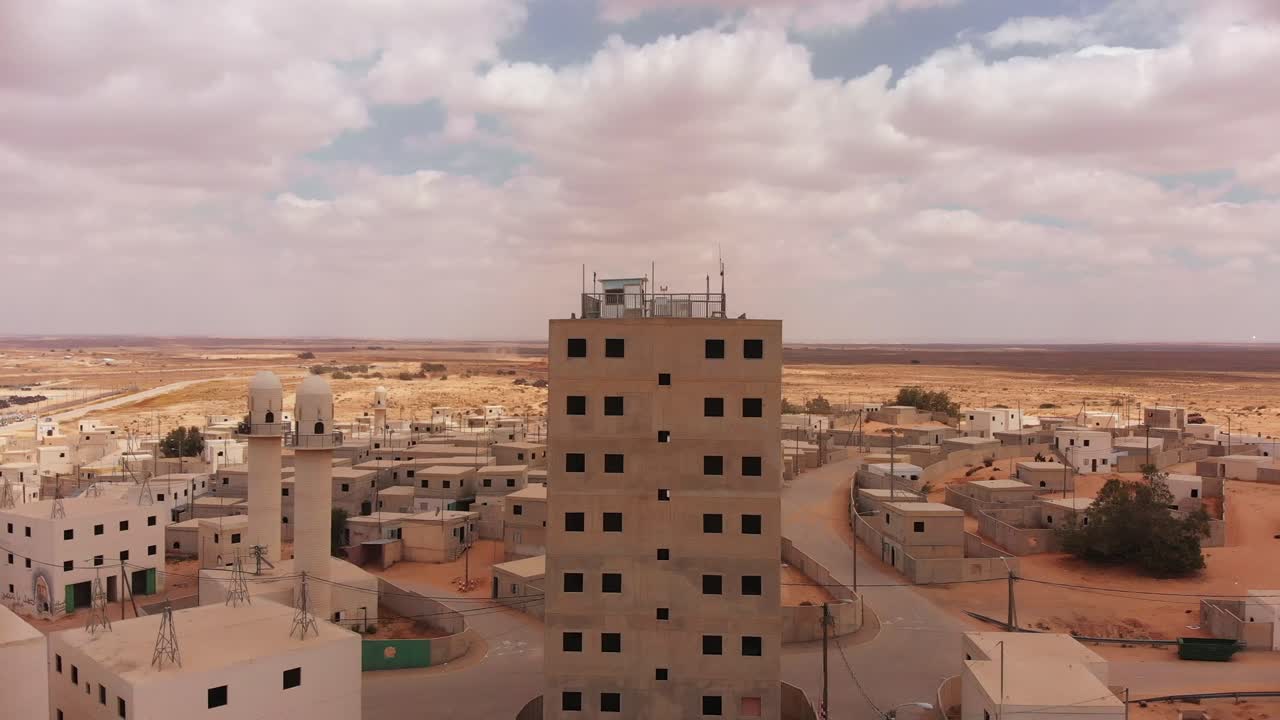 가자지구 근처 팔레스타인의 큰 건물과 모스크의 공중 전망