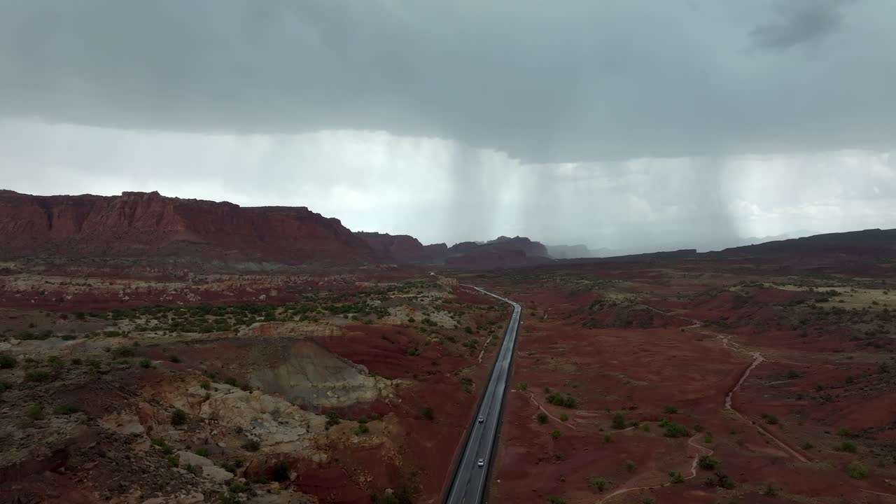 4k aérea de un parque nacional de tormenta capitol reef en utah, ee.uu.
