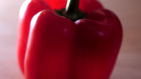 Red-Bell-Pepper-On-A-Chopping-Board,-TILT-DOWN