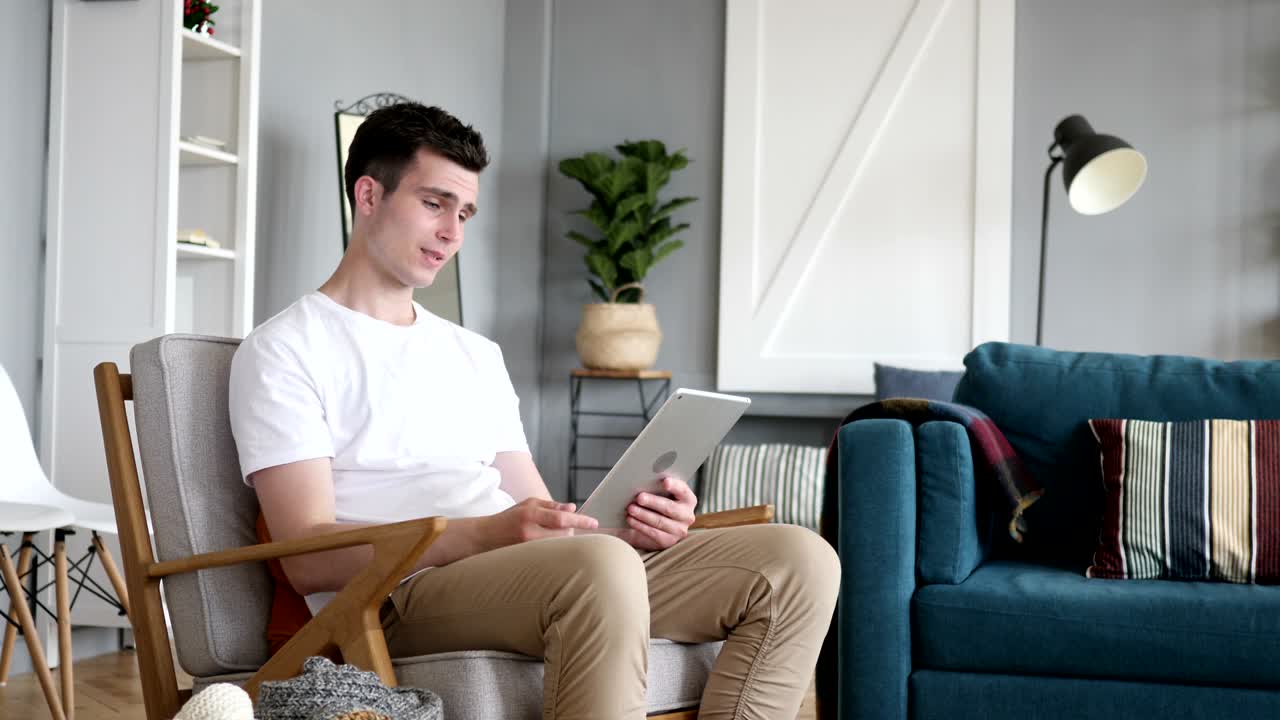 태블릿을 사용하는 동안 재정적 손실에 반응하는 것