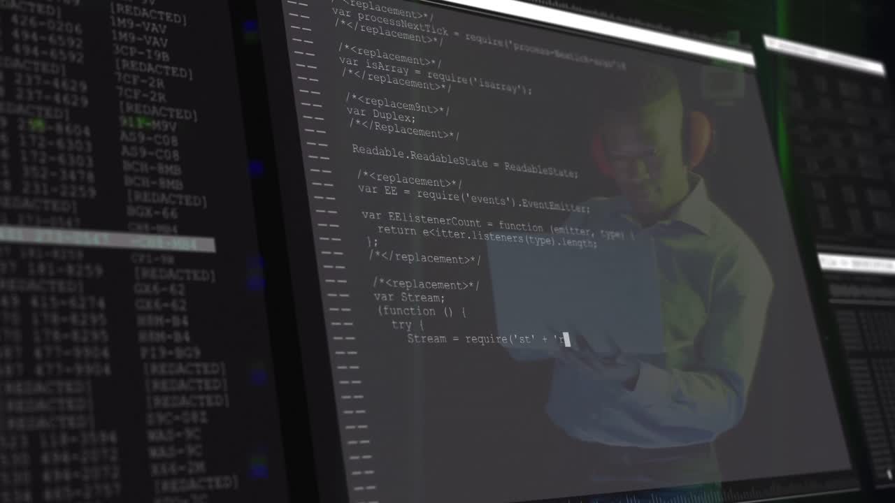 animazione dell'elaborazione dei dati su un ingegnere it maschio afroamericano da server computerizzati