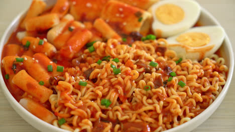 korean instant noodles with korean rice cake and fish cake and boiled egg - rabokki - korean food style-3