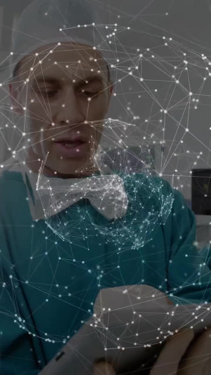 Video verticale: Medico che tocca un tablet, esaminando i dati del paziente, mostrando una rete di nodi AR sul petto.