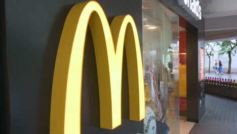 exterior del restaurante mcdonald's