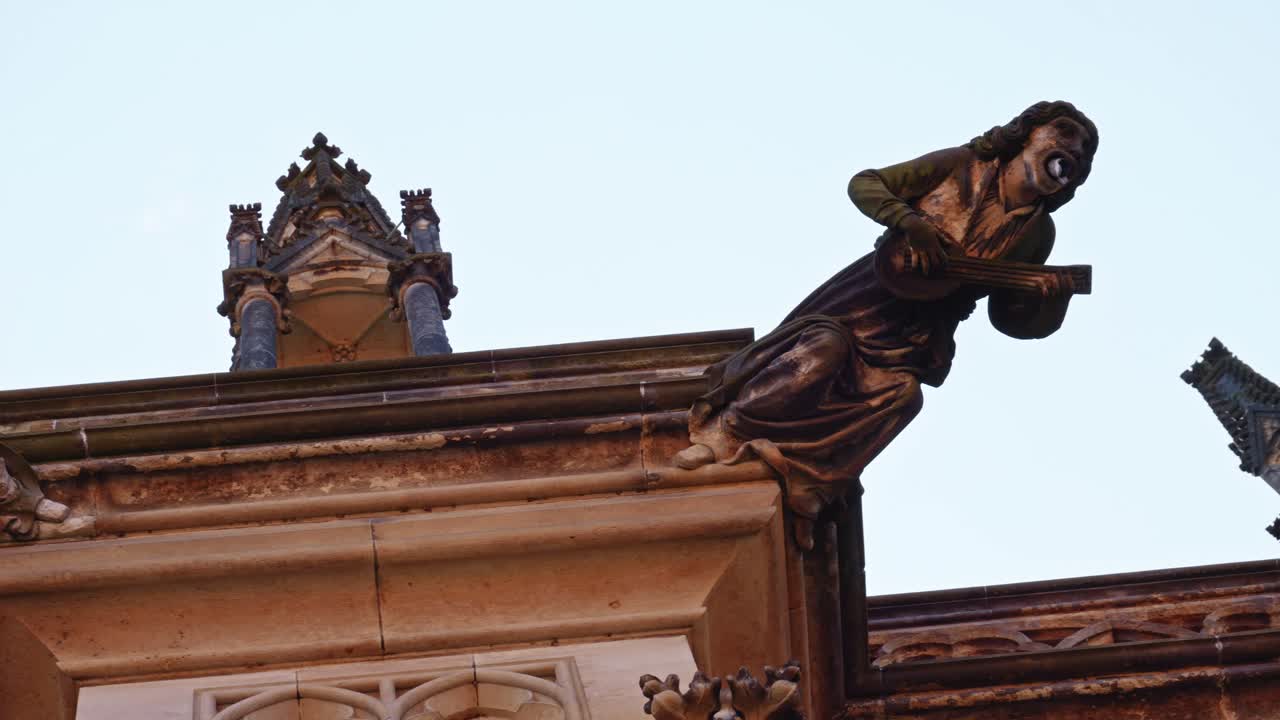 스타일의 벽에 gargoyles