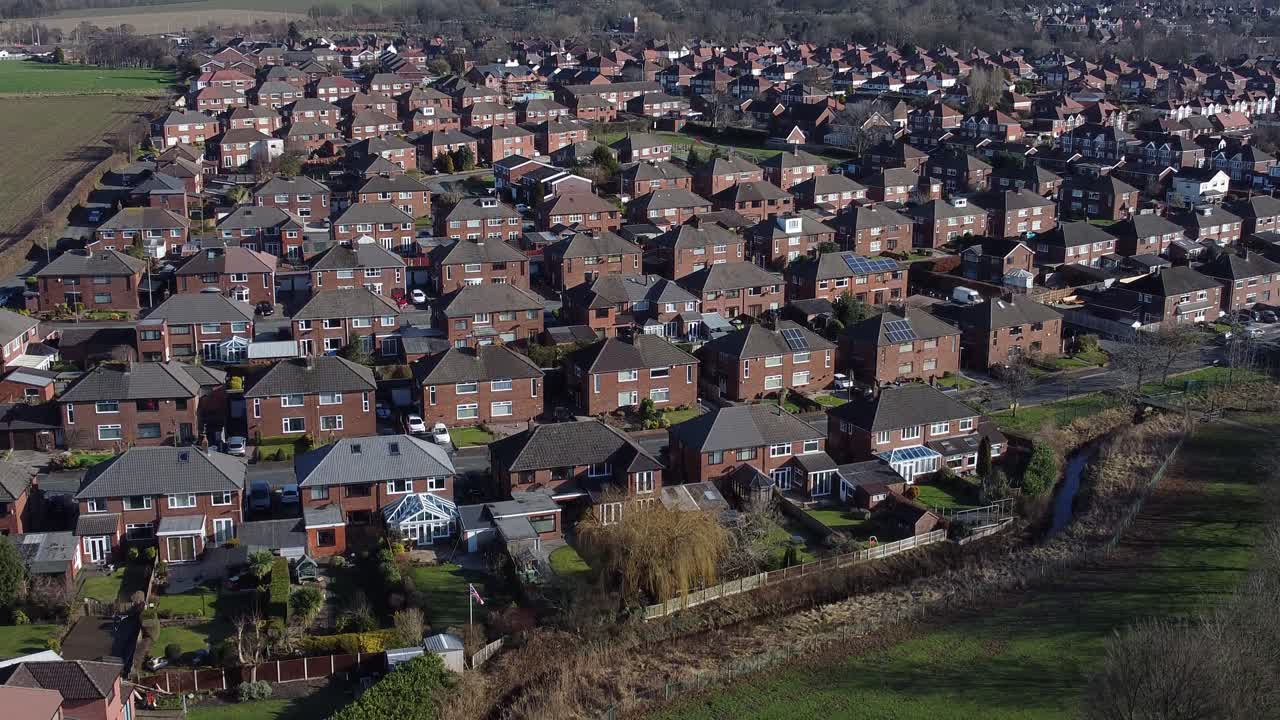 típica aldea suburbana residencial cornwall barrio propiedad tejados vista aérea bajada