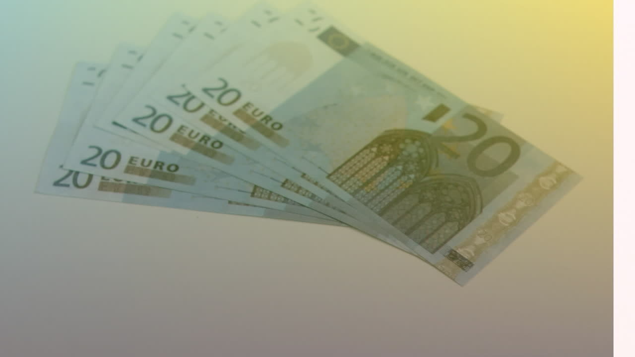 animación de primer plano de los billetes en euros que caen contra un fondo de gradiente amarillo.