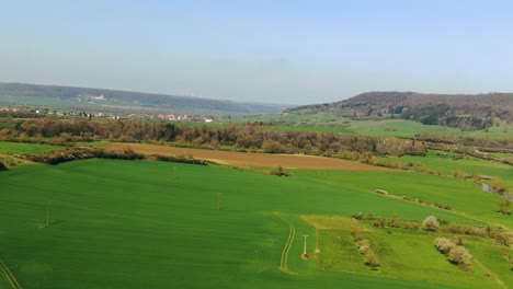 Luftaufnahme-Des-Schönen-Bauernhoffeldes