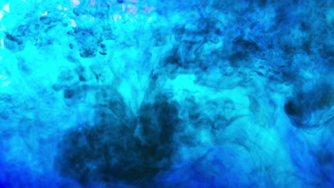 pintura o tinte azul caído en agua contra un fondo blanco para crear un fondo de humo de colores giratorios 3