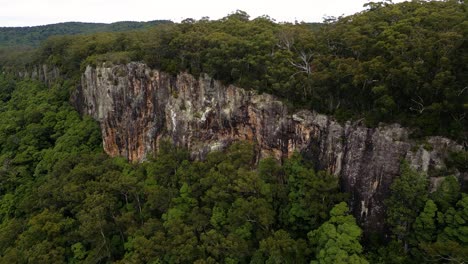 Forward-moving-aerial-view-over-the-Twin-Falls-Walk-in-Springbrook-National-Park,-Gold-Coast-Hinterland,-Queensland,-Australia