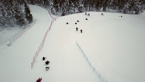 Tobogganningl-in-Saariselka,-Lapland,-Finland