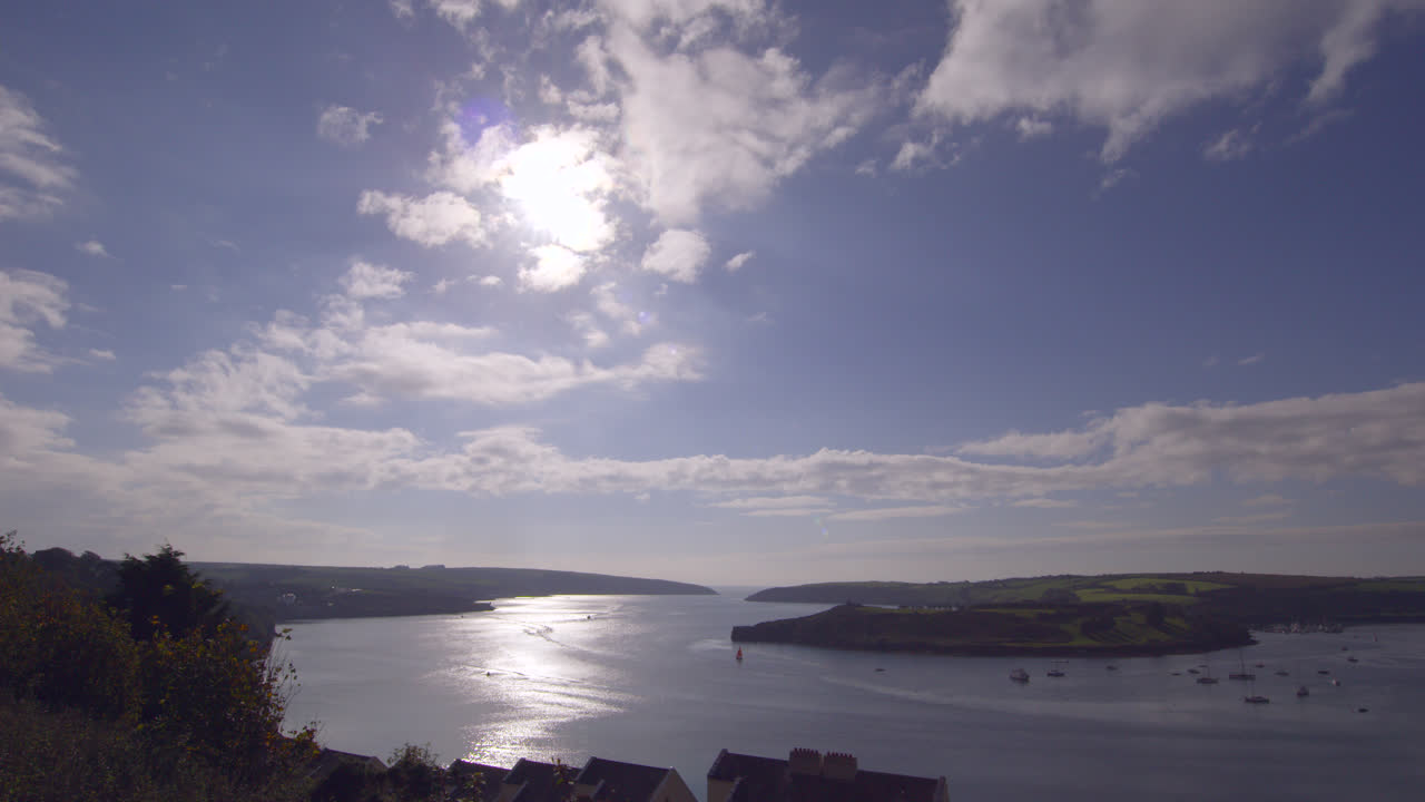 태양이 구름을  ⁇ 고