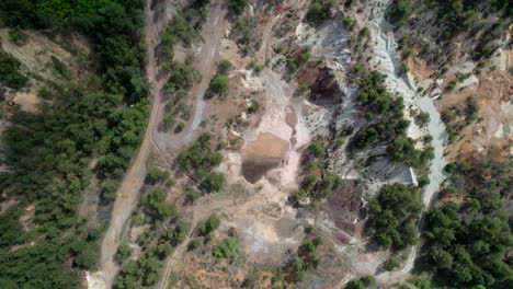 cantera cerrada desde la vista arial en el día de verano