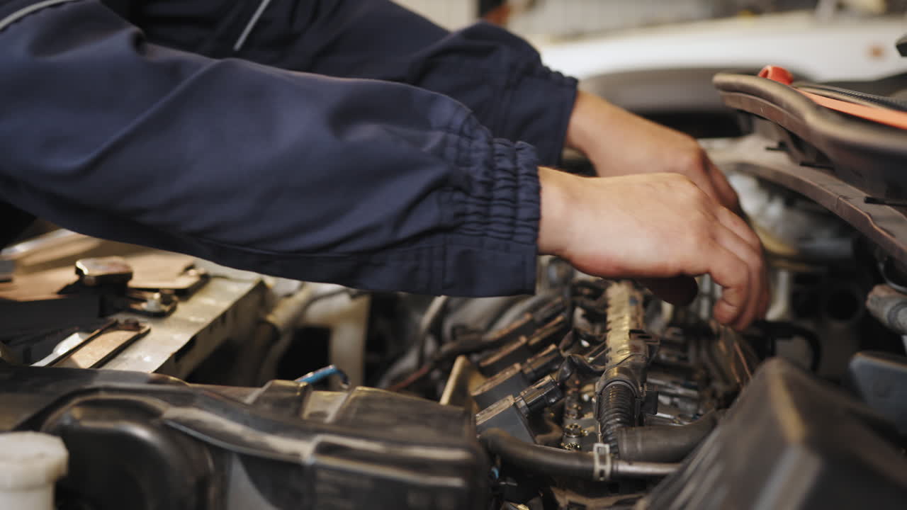 reparación de motores de automóviles por mecánico