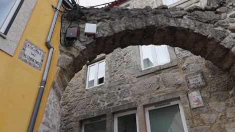 pan across old stone archway connecting escadas do barredo and escadas das verdades, porto