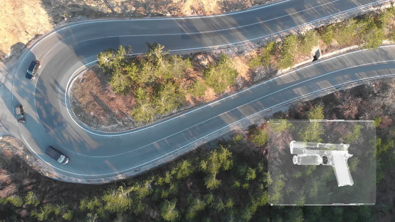 convoy de coches negros que llevan armas de contrabando conduciendo por la carretera