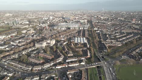 Luftpanorama-Der-Stadt-Dublin-Am-Späten-Winterabend-Mit-Fernblick-Auf-Das-Neue-Kinderkrankenhaus-In-Der-Nähe-Von-St