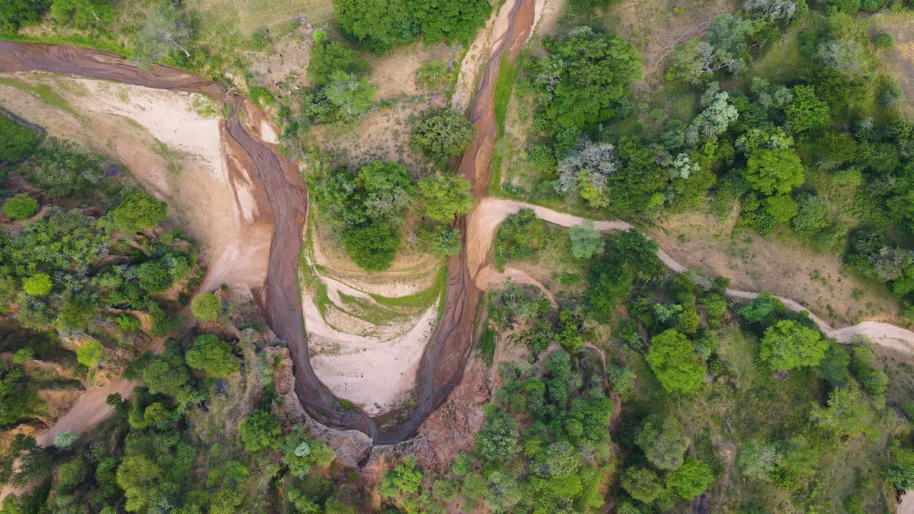 calle comercial en kapenguria kenia con un diseño único