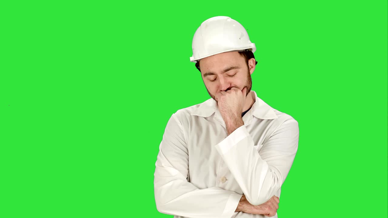 녹색 화면, 크로마 키에 헬을 착용 한 좌절 된 노동자